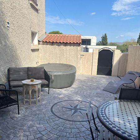 Charmant logement avec un extérieur et un jacuzzi Lançon-Provence Exterior foto